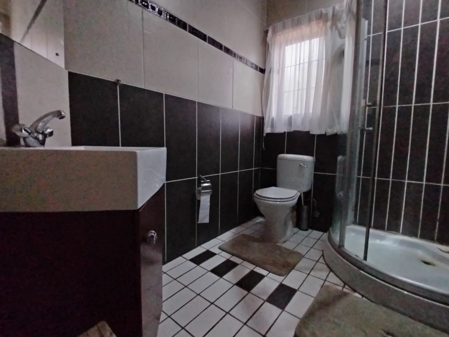 5 Bedroom Property for Sale in Safari Gardens North West